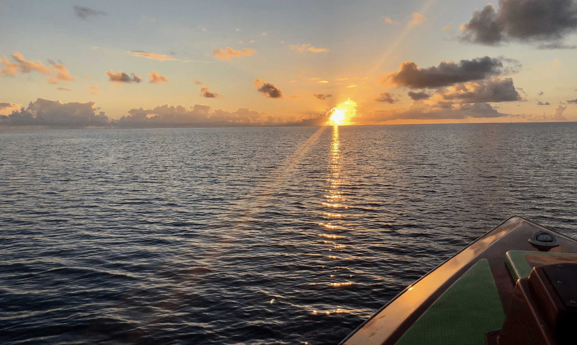 coucher de soleil sur le lagon de rangiroa