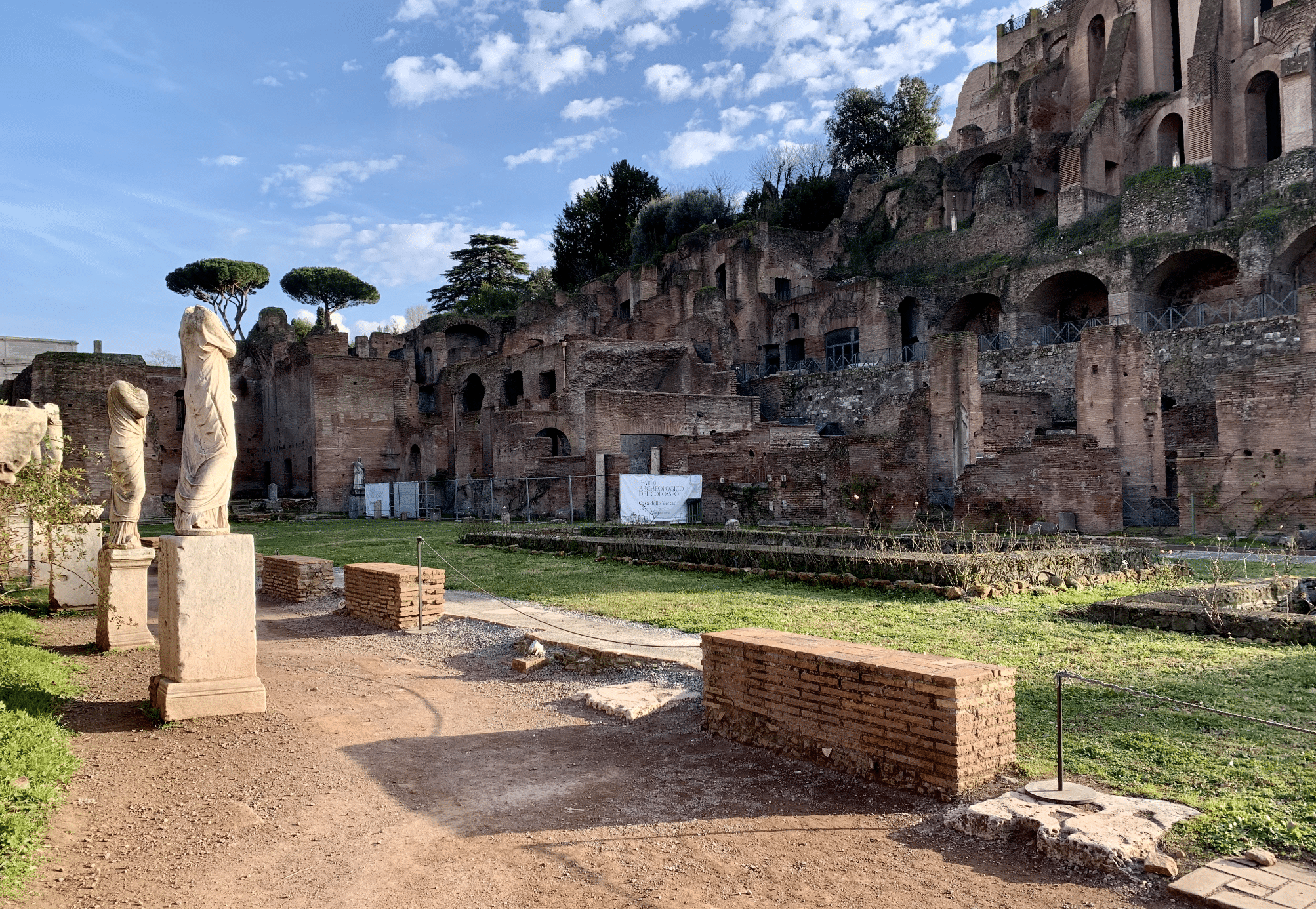 maison des vestales sur le forum romain