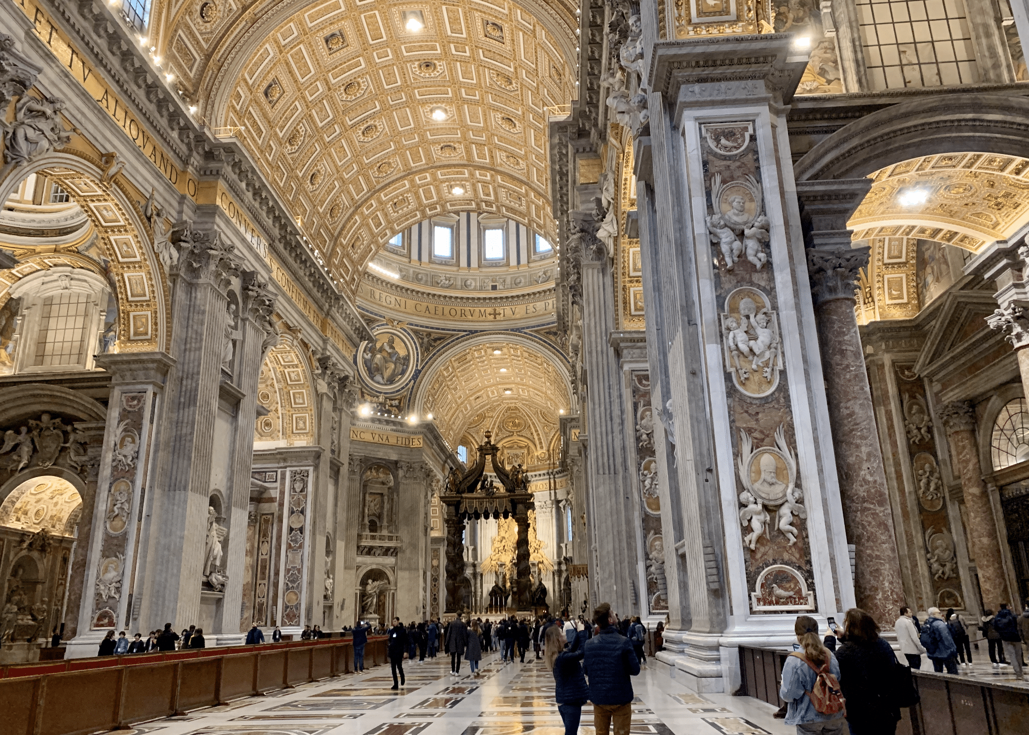 interieur de la basilique saint pierre au vatican
