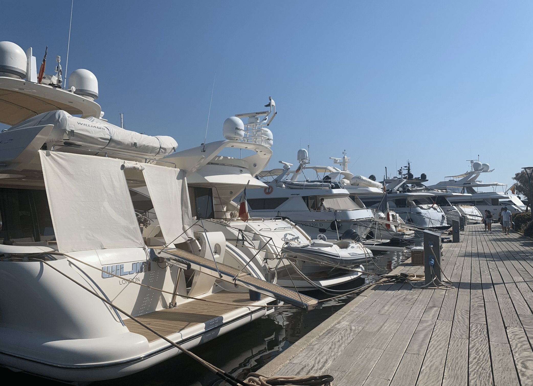 yachts sur la marine de porto-vecchio