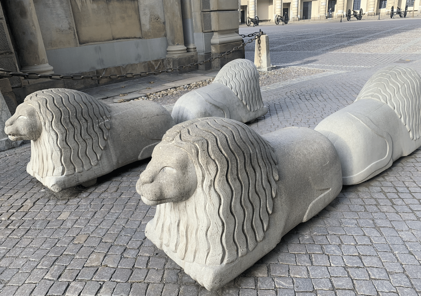 lions en pierre dans les rues de stockholm