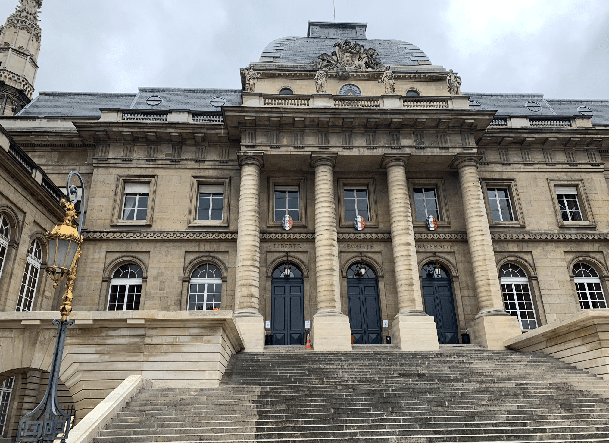 le palais de justice de paris