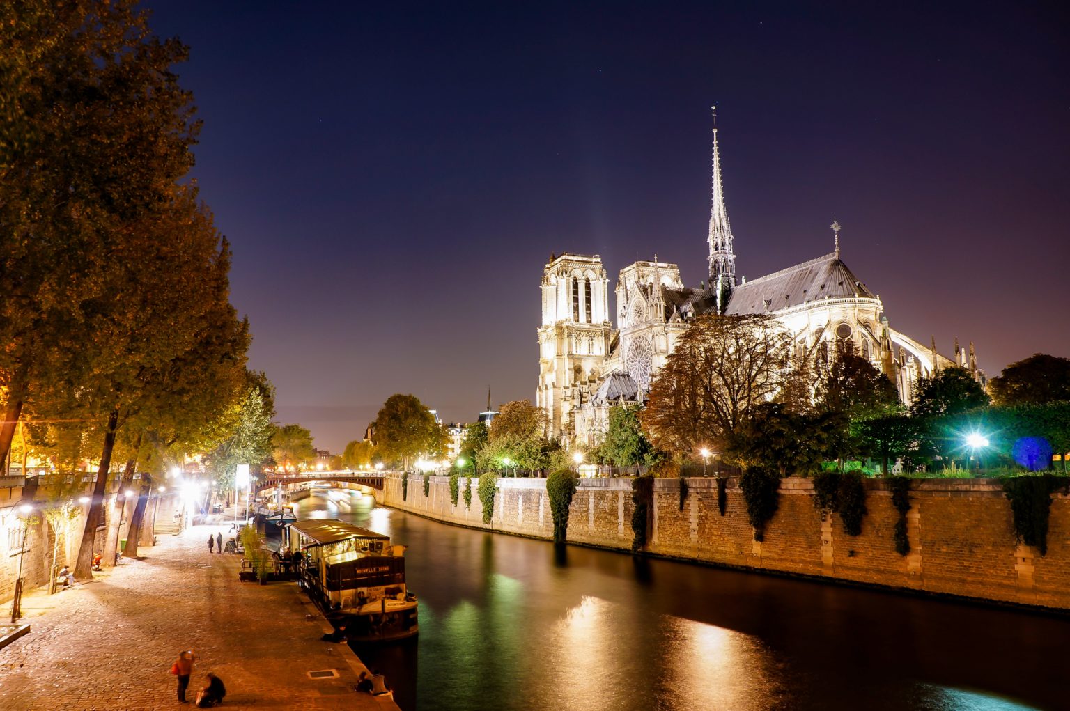 Parisienne Visite Une Cité De France Ibtissem