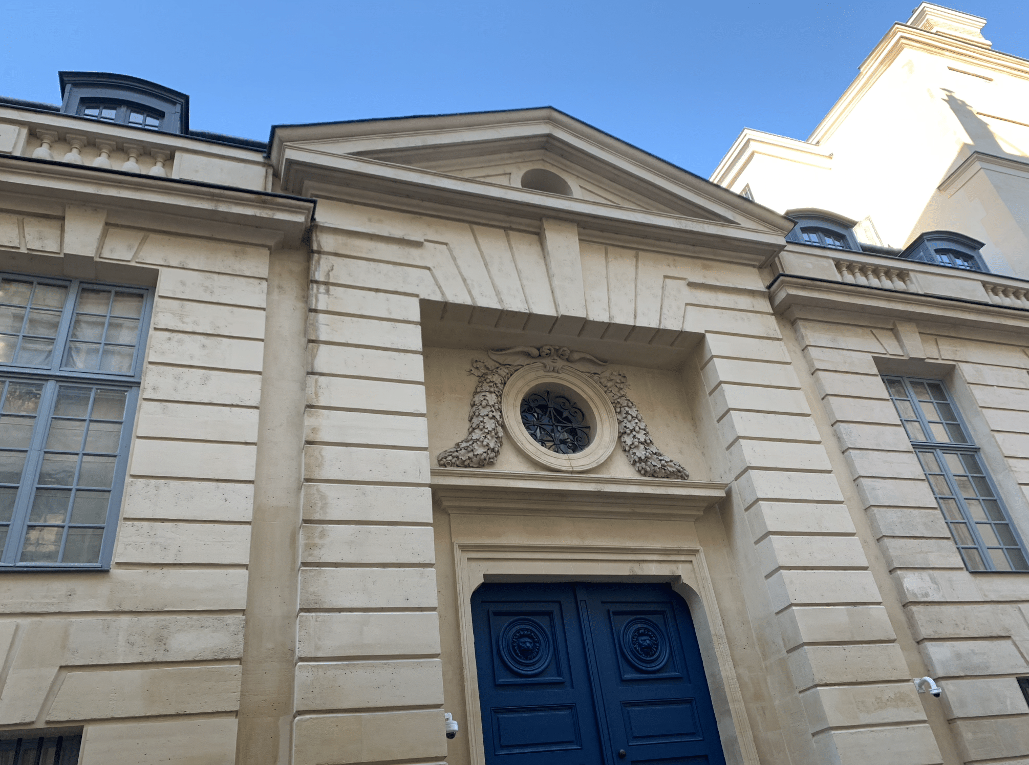 architecture de la rue saint louis en l'ile a paris