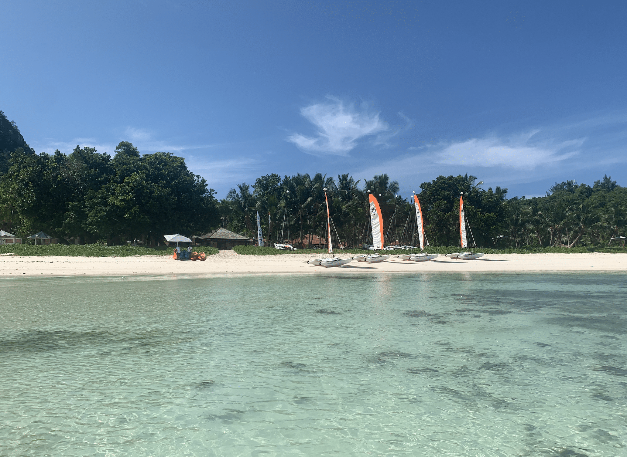 la plage de la base nautique au club med seychelles