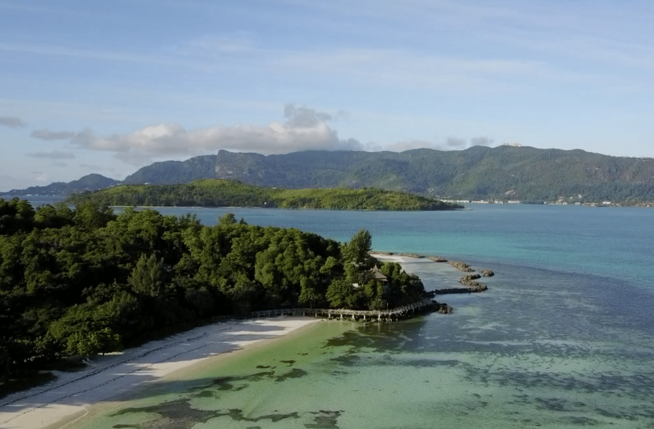 vue du club med seychelles par drone