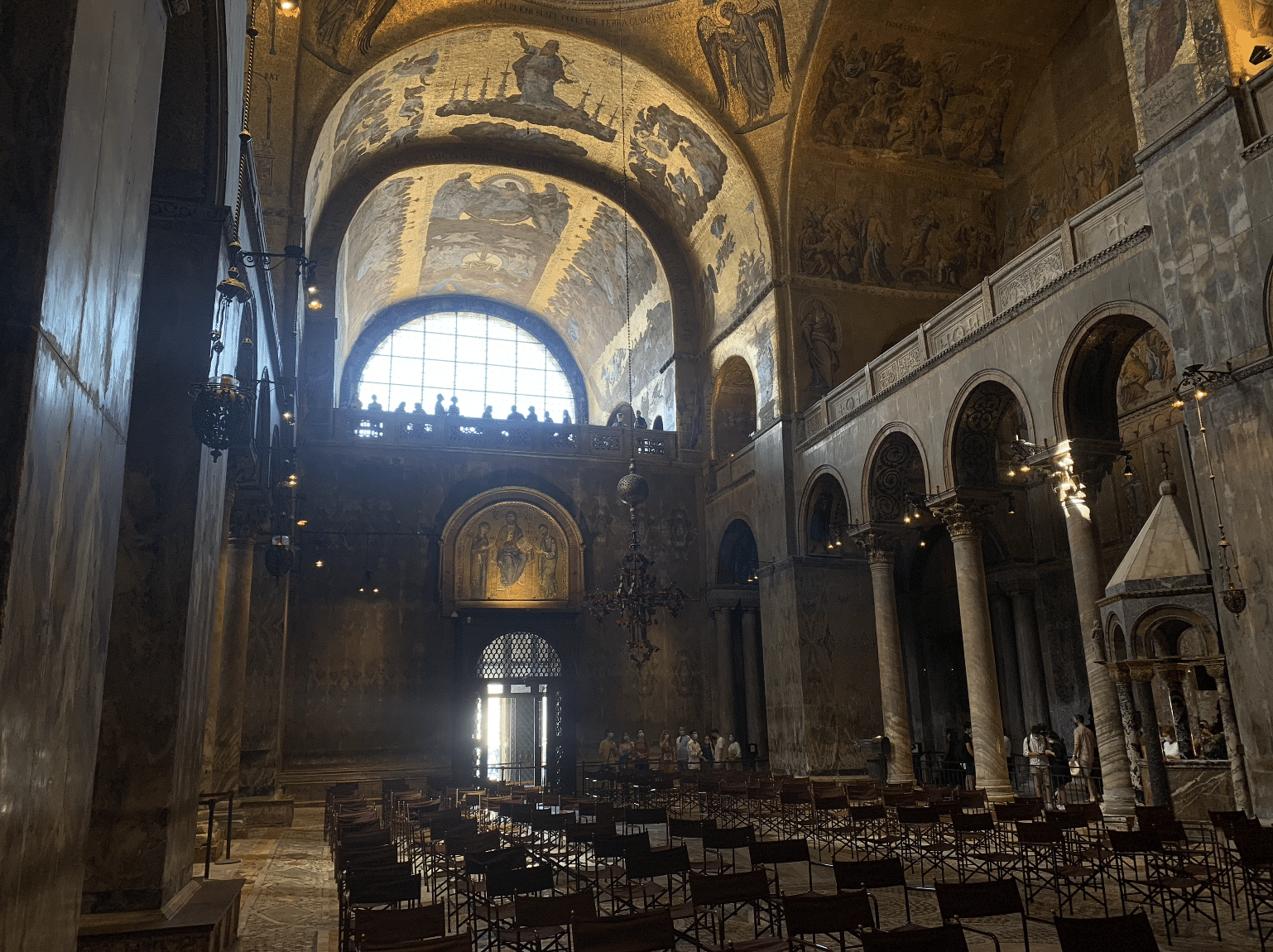 l'interieur de la basilique saint marc