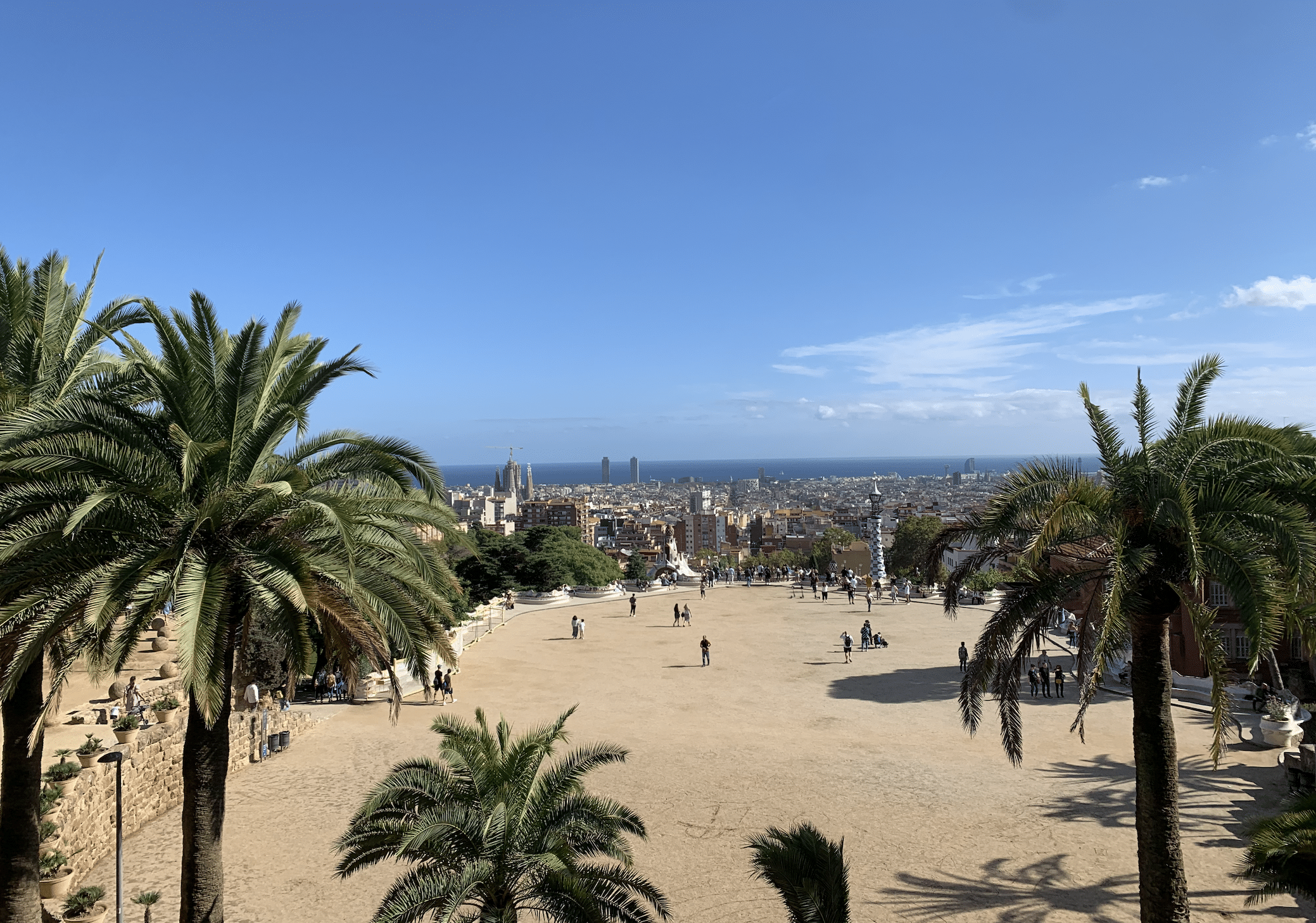 que faire en 5 jours a barcelone : visiter le parc guell d'antoni gaudi