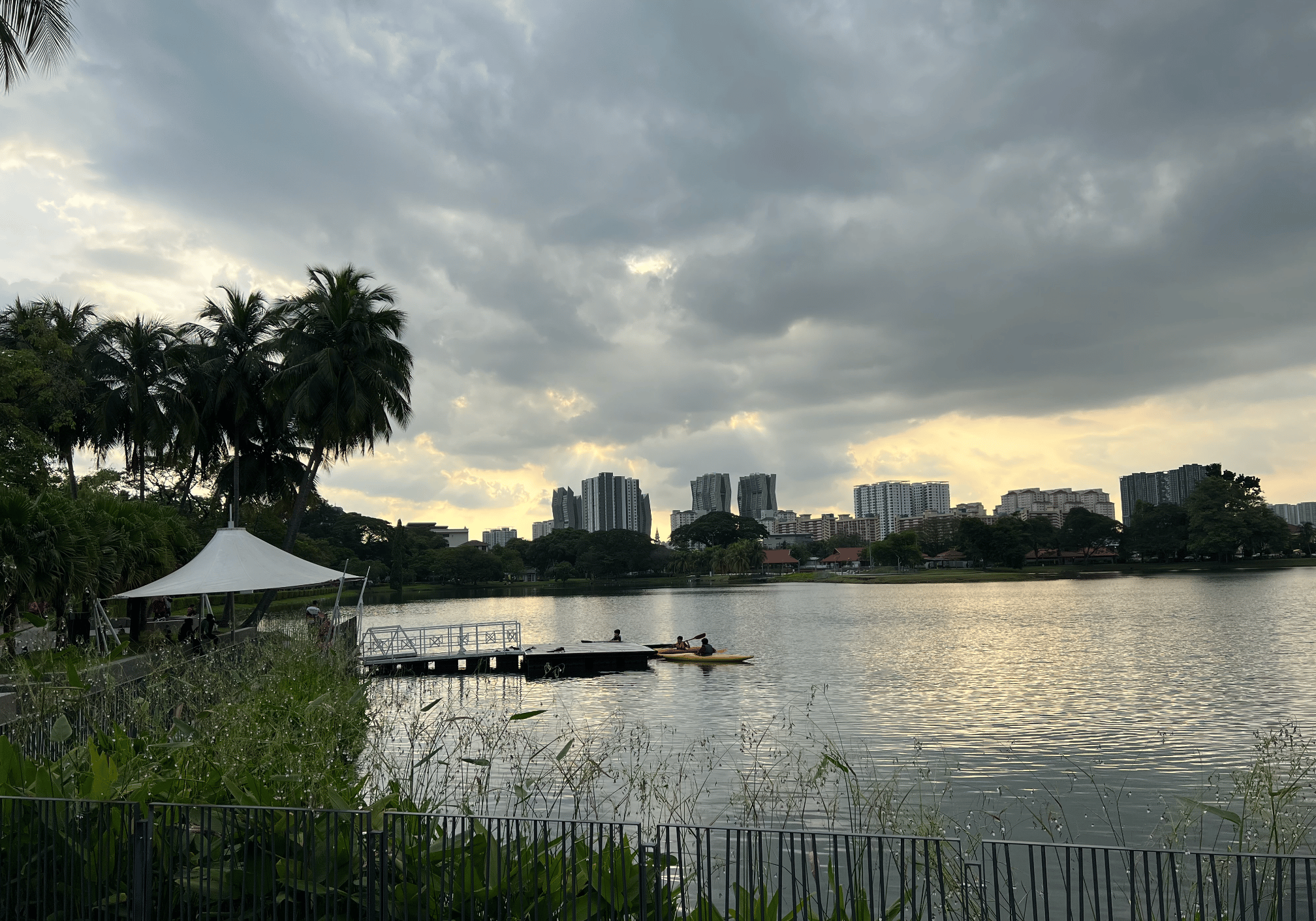 villes a visiter en malaisie : kuala lumpur et son lac titiwangsa