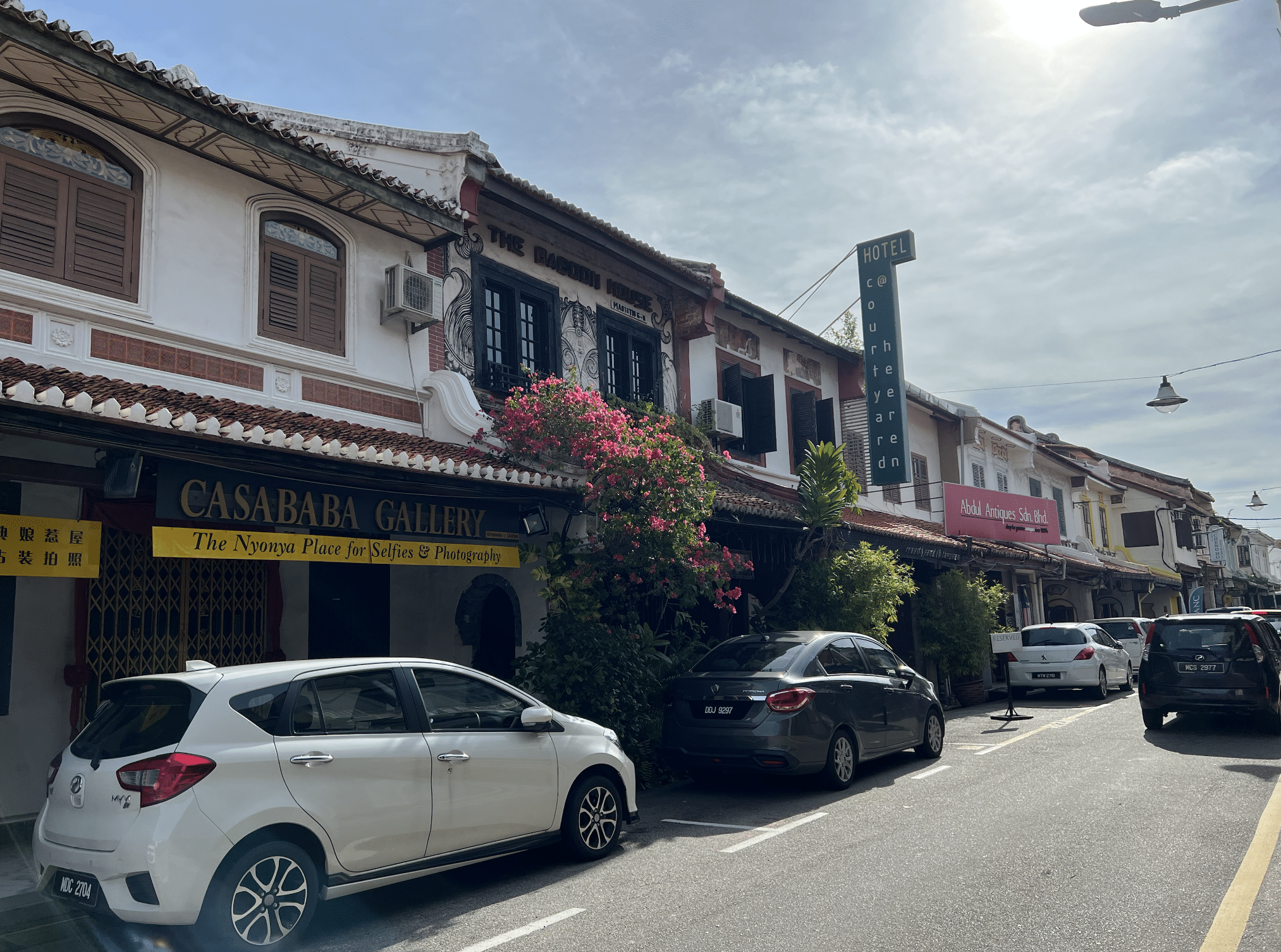 ruelle animée dans le quartier chinois de malacca