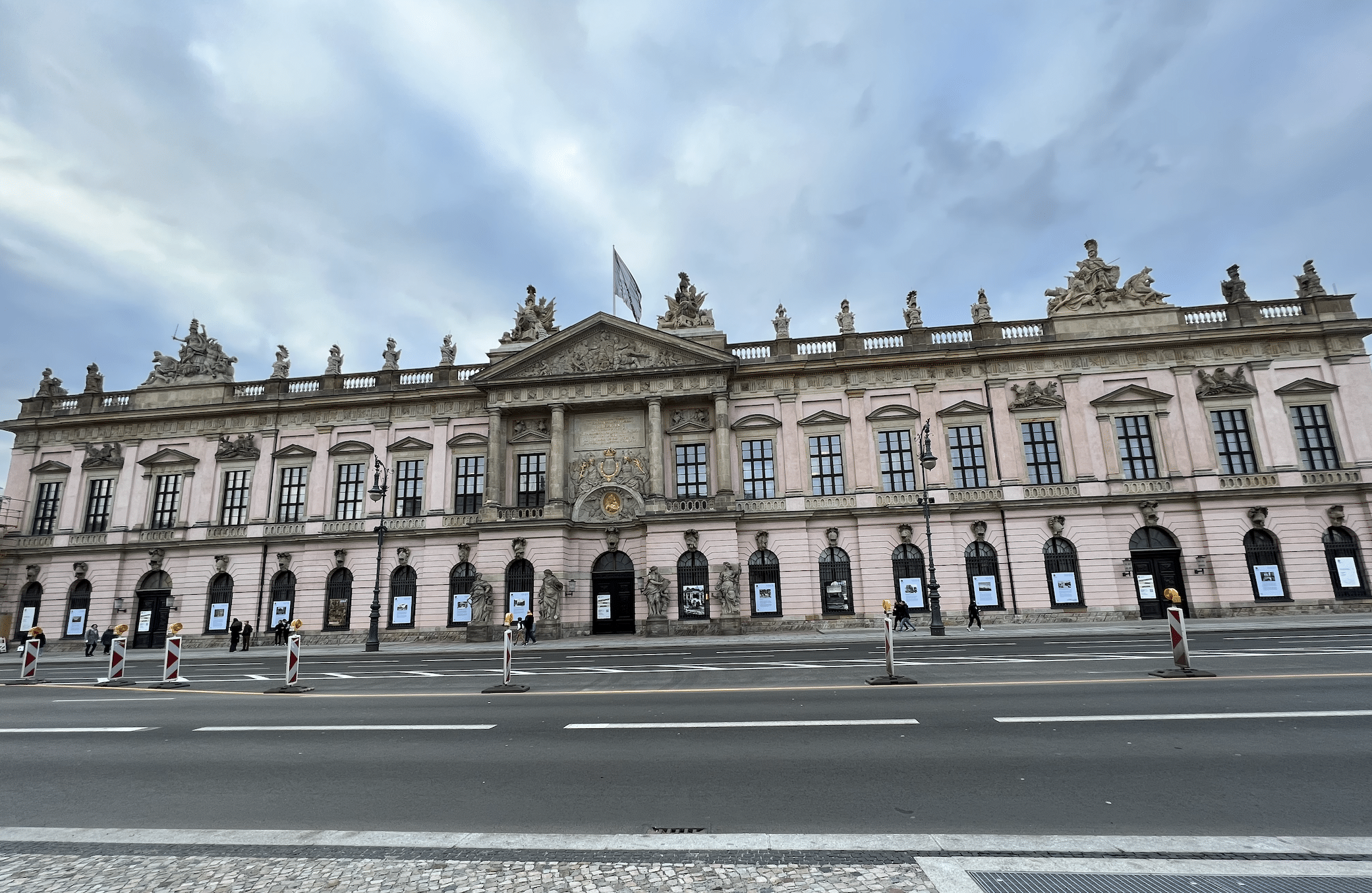 batiment du musee historique allemand a berlin