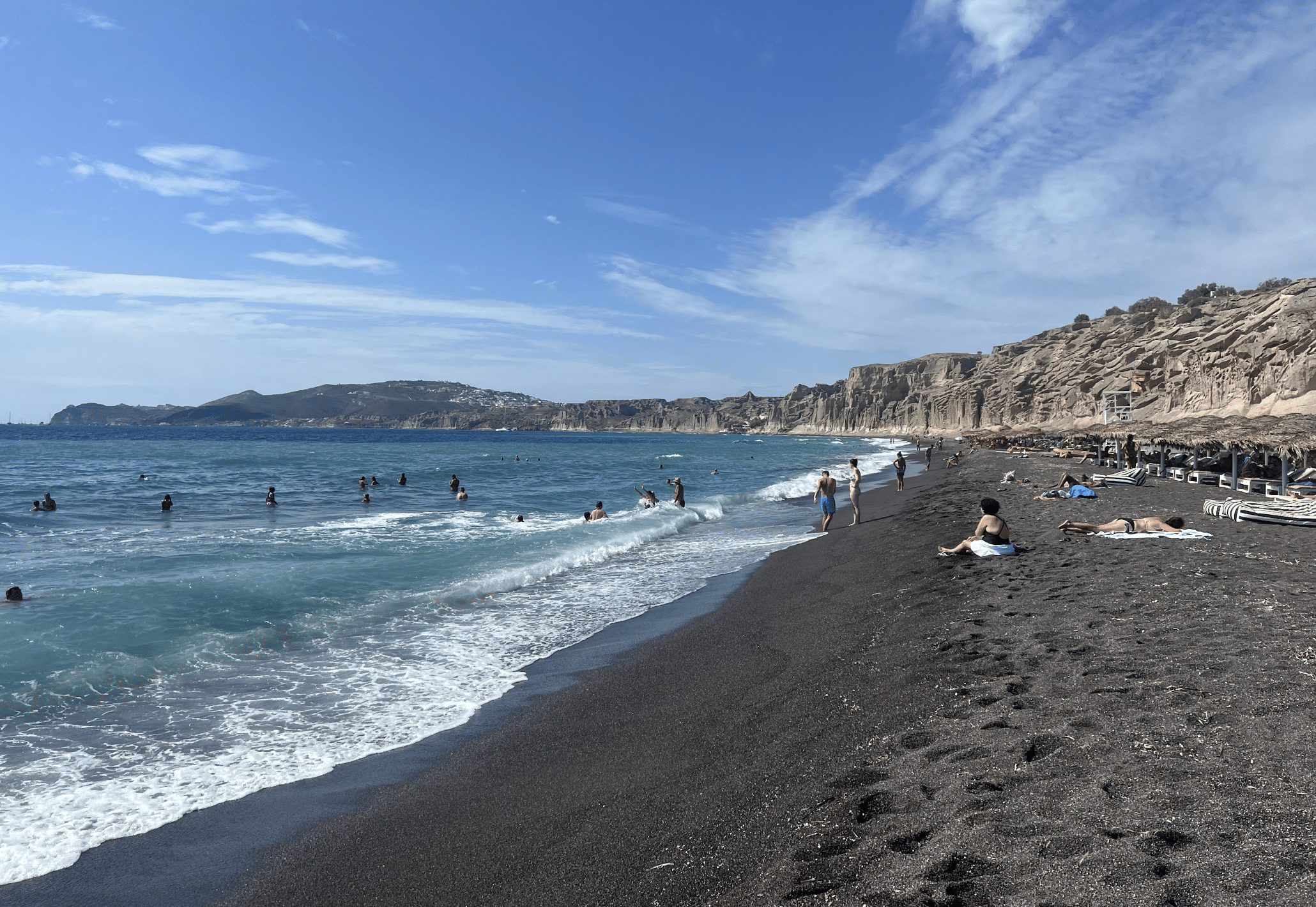 la plage de vilhada a santorin en grece