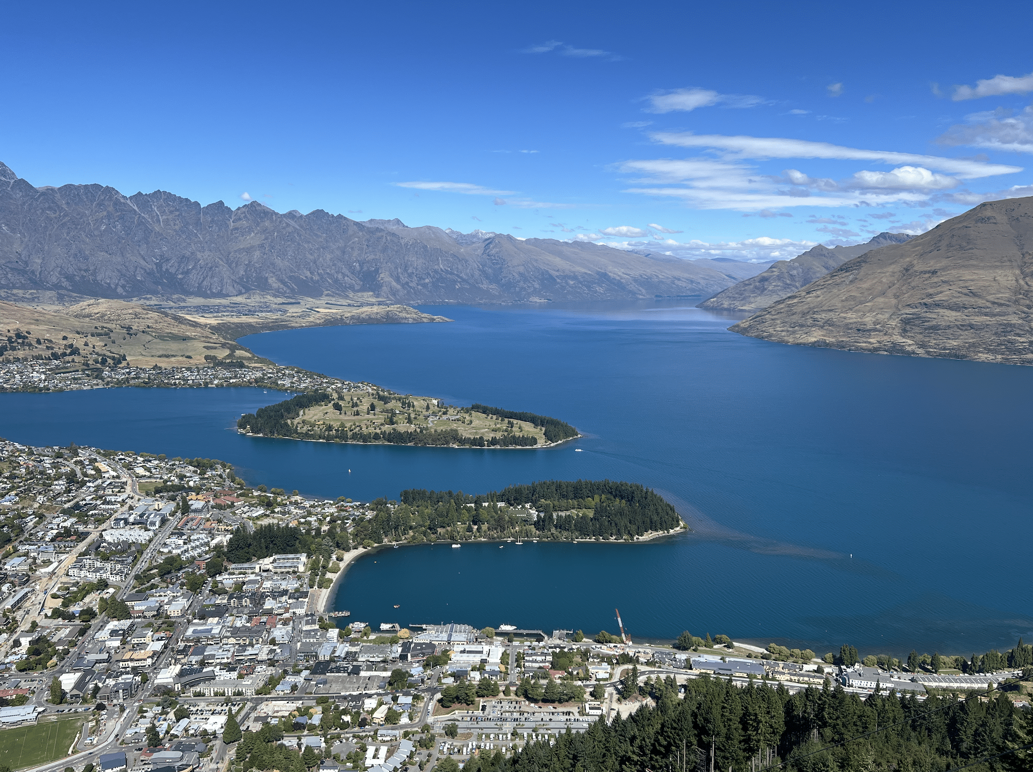 panorama sur queenstown et le lac wakatipu depuis la skyline gondola