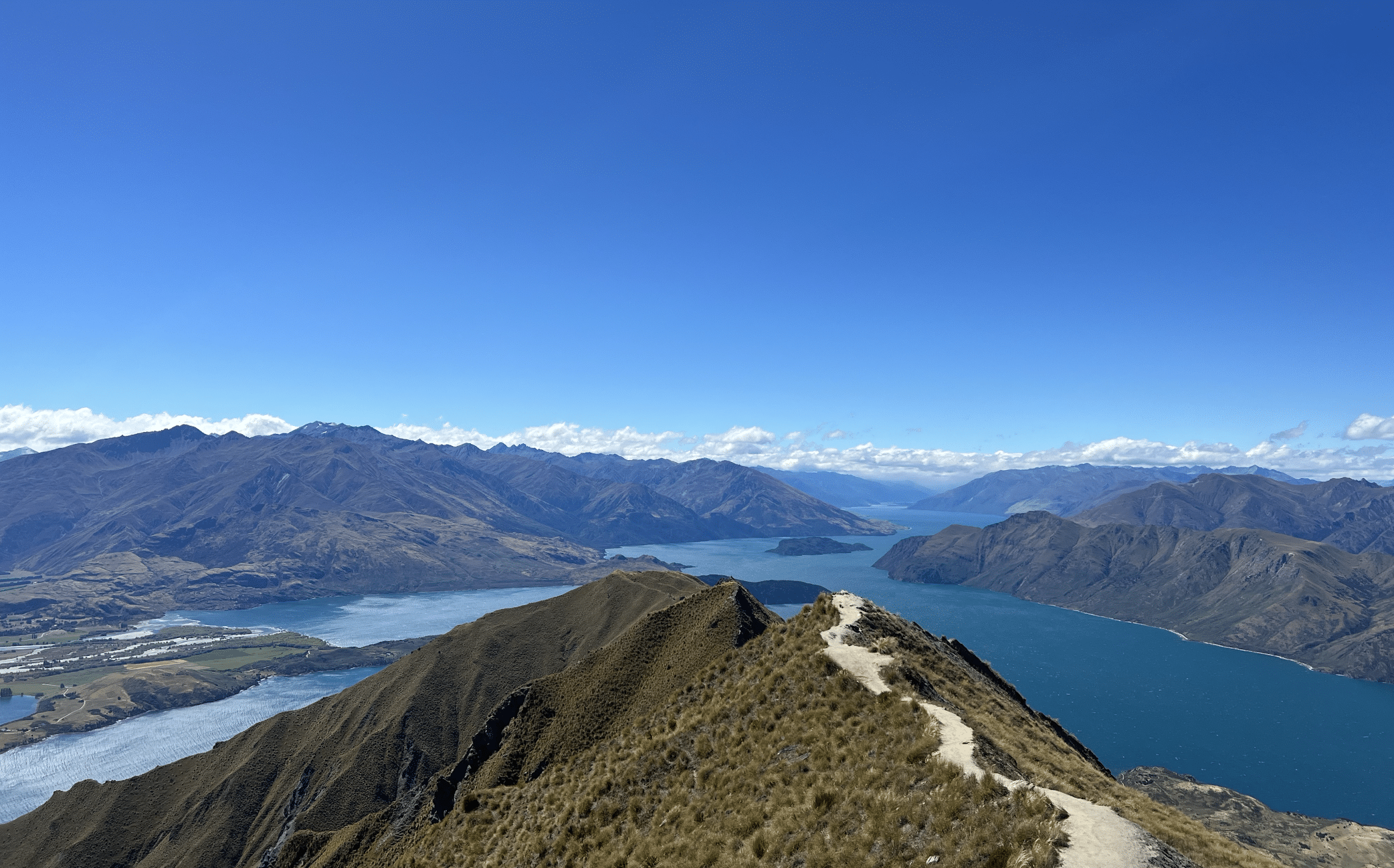 les paysages extraordinaires du roys peak sur l ile du sud de nouvelle zelande