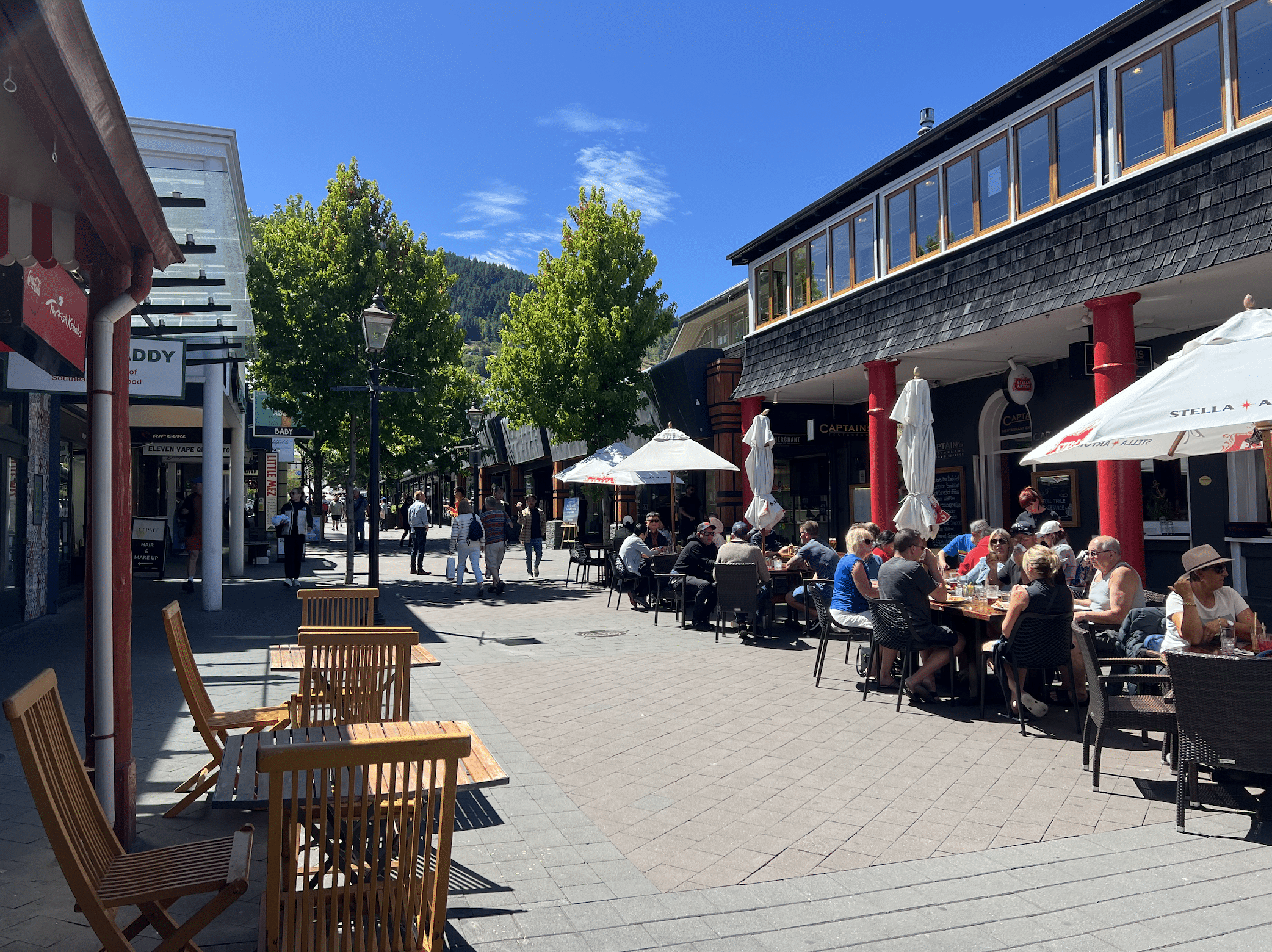 rues avec restaurants a queenstown en nouvelle zelande