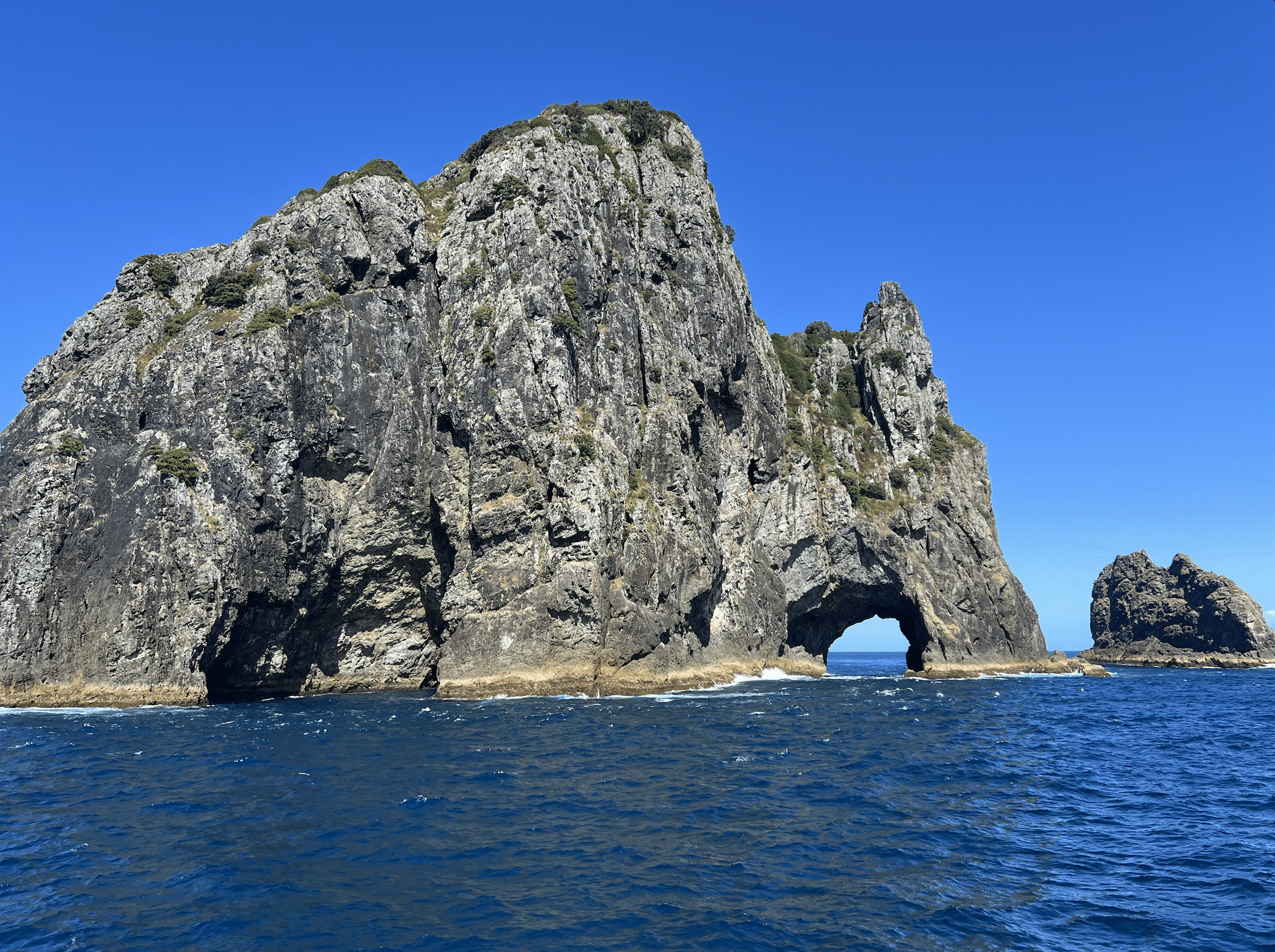 croisiere dans la bay of islands : hole in the rock