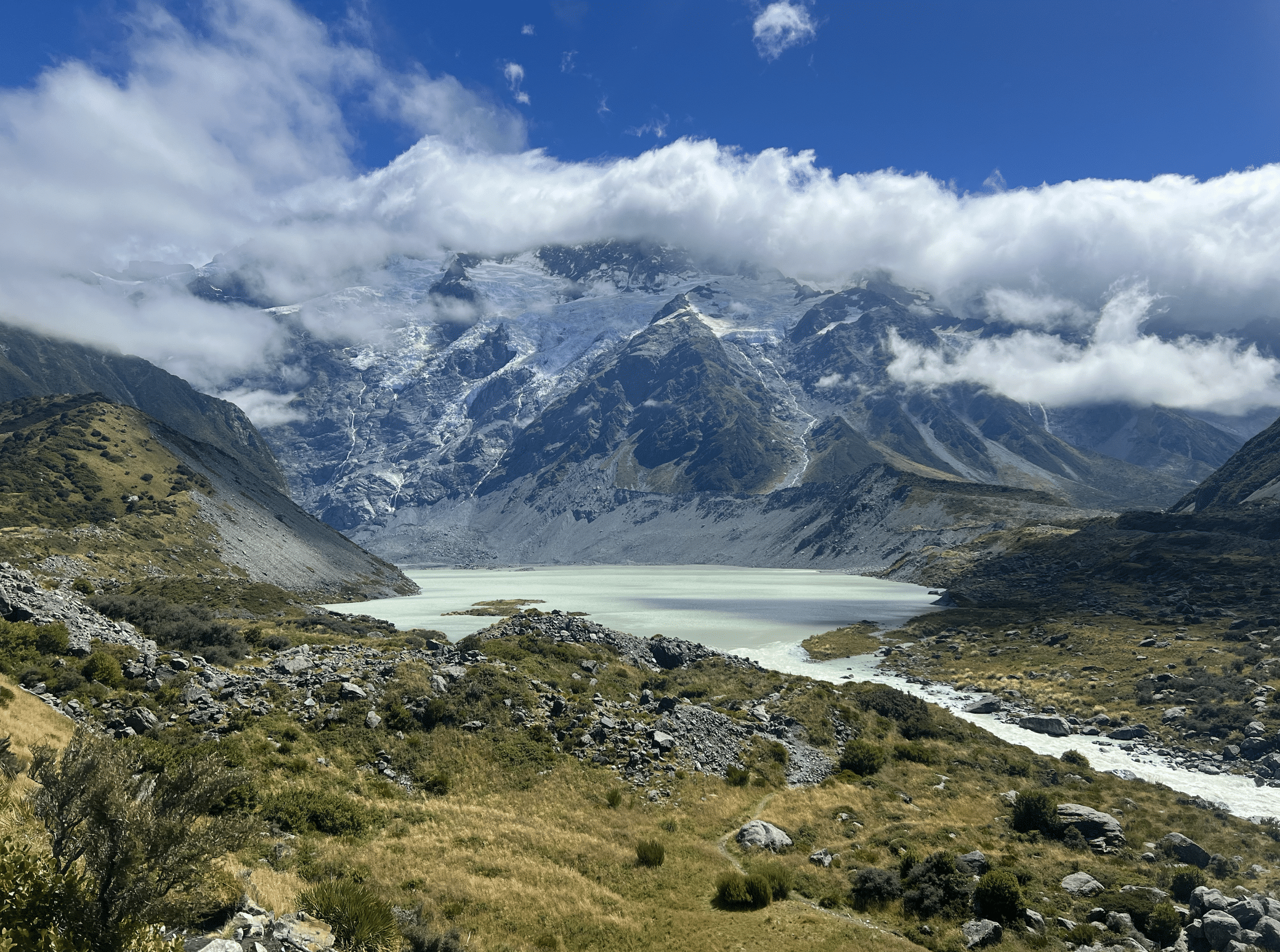 paysage de lac et montagne dans le mount cook national park en nouvelle zelande