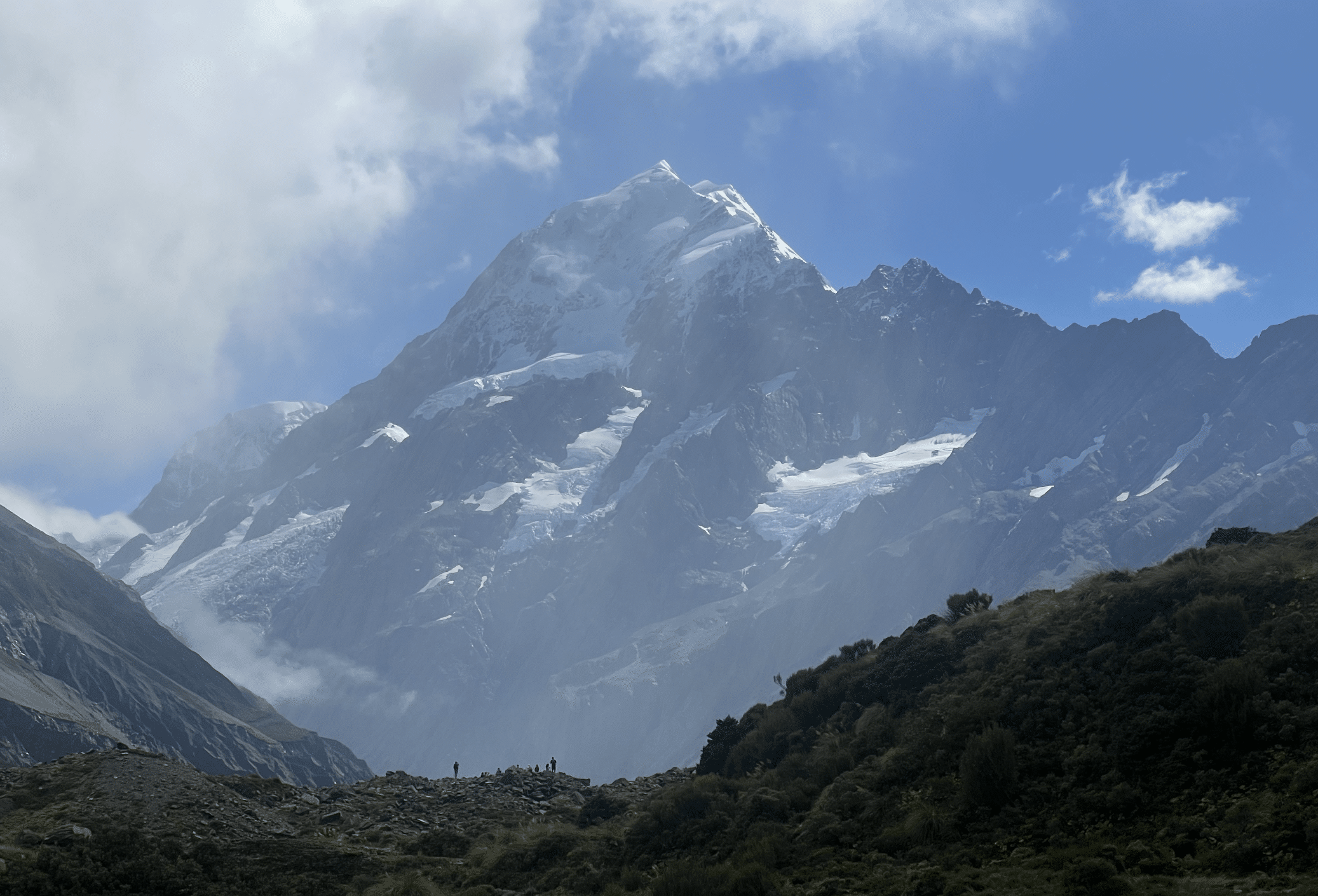 la silhouette du mont cook en nouvelle zelande