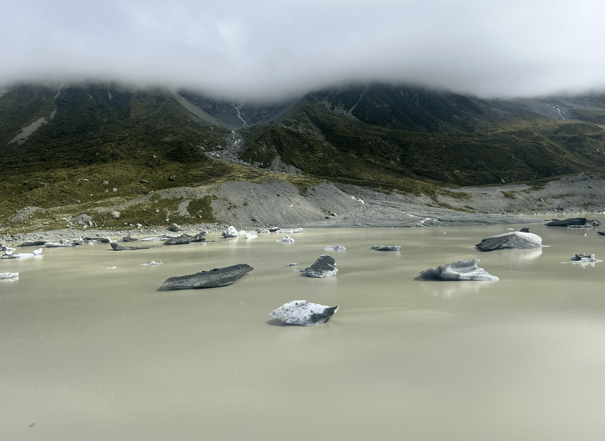 que faire lors d un circuit en nouvelle zelande : faire la randonnee de hooker valley track pour decouvrir le mont cook